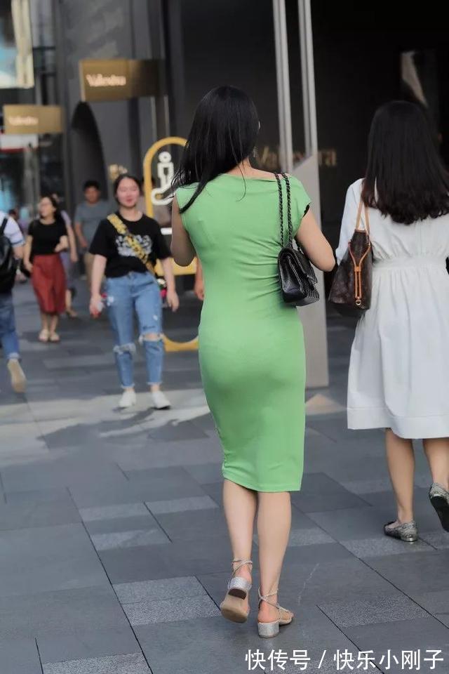 腰带 连衣裙的紧身穿搭,还透着微微的优雅温婉,轻松变女神