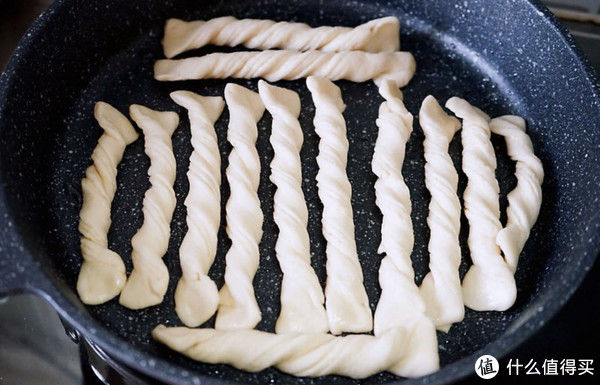  面饼|油煎香葱小卷子，外层香脆，中间松软，吃过一次还想吃