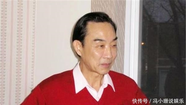 他是国家一级演员,22岁火遍全国,移居美国仍唱:打败美帝野心狼