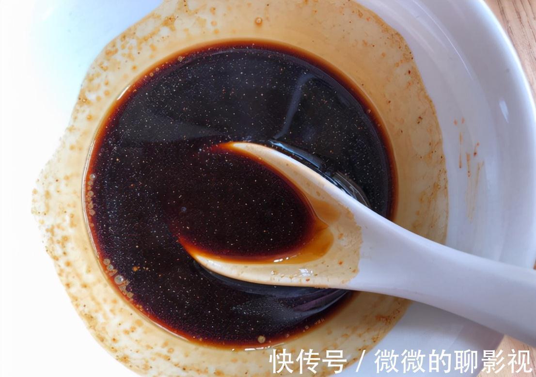 盖浇饭、拌饭，都不如这一碗有肉有菜的焖饭，好吃到停不下来