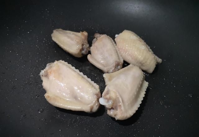 适量|鸡翅这样做,简单几步,香而不腻,每做一次孩子都能吃精光
