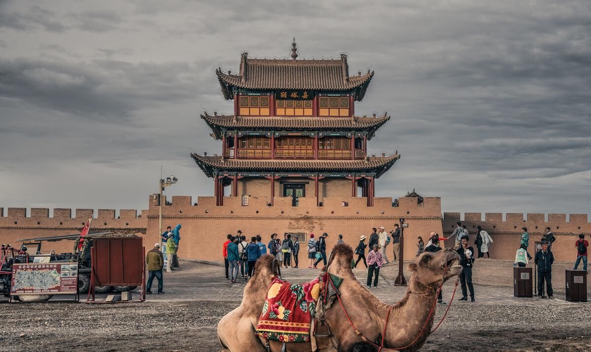 青海湖|那苍凉而又生机勃勃，孤独寂寞而又热闹繁盛，西北旅游全攻略