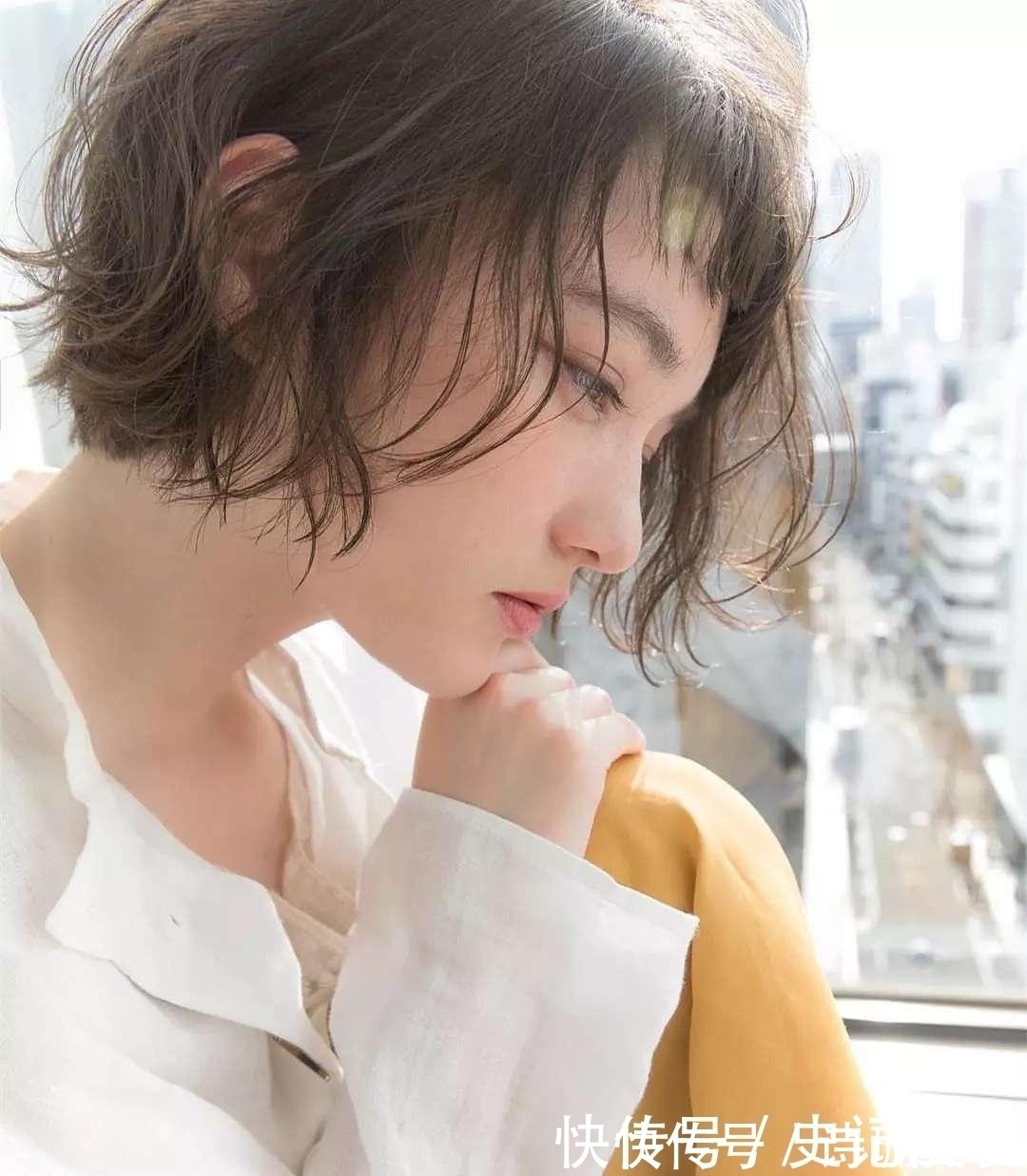 短卷发 发量少的女生适合什么发型?时尚漂亮的短卷发最适合你!