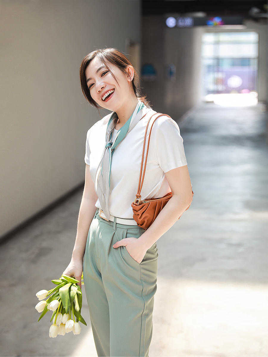 时尚博主|原来初秋T恤还能这样穿,简约而不简单,优雅还减龄