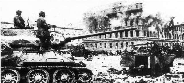 占据|苏联攻打柏林时,占据绝对优势,为何还伤亡40万?