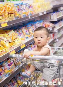 家长|五岁女孩在超市一直吃草莓,被店员制止之后,孩子口出狂言