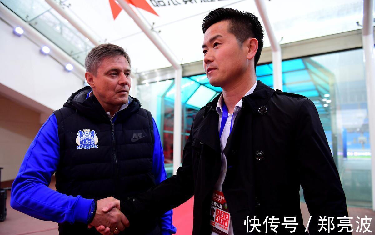 教练|热议!李霄鹏邀6大前国脚加入国足,极端情况下教练有望披挂上阵