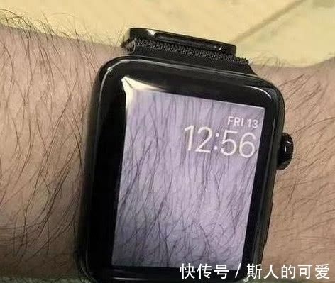 |搞笑GIF:面包车觉得很无辜啊!后面的小姐姐开过去了吗?