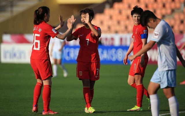 女足亚洲杯|2战4球1助攻,王霜载入史册独成一档,萨姆克尔比她差多少?