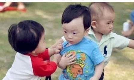 讨好型人格|孩子在外面被欺负,千万不要教他说这三个字,否则会越来越软弱