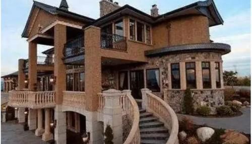 鹿晗|李晨住四合院，baby住别墅，邓超住小区，跑男只有他还在租房住