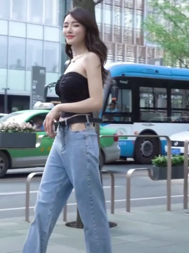 穿搭|穿了二十几年的牛仔裤,第一次见这种“掏空腰”的牛仔,醉了!