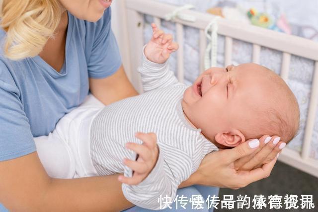 睡眠质量|婴儿睡觉时为什么妈妈一走就秒醒?3个原因,只有妈妈才懂