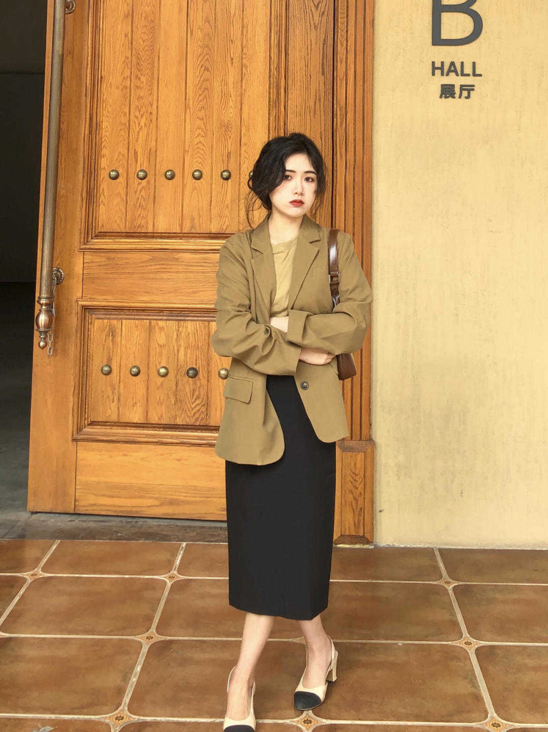 半身裙|西服不只是职业装,内搭T恤+印花半身裙,休闲又时髦,超好看