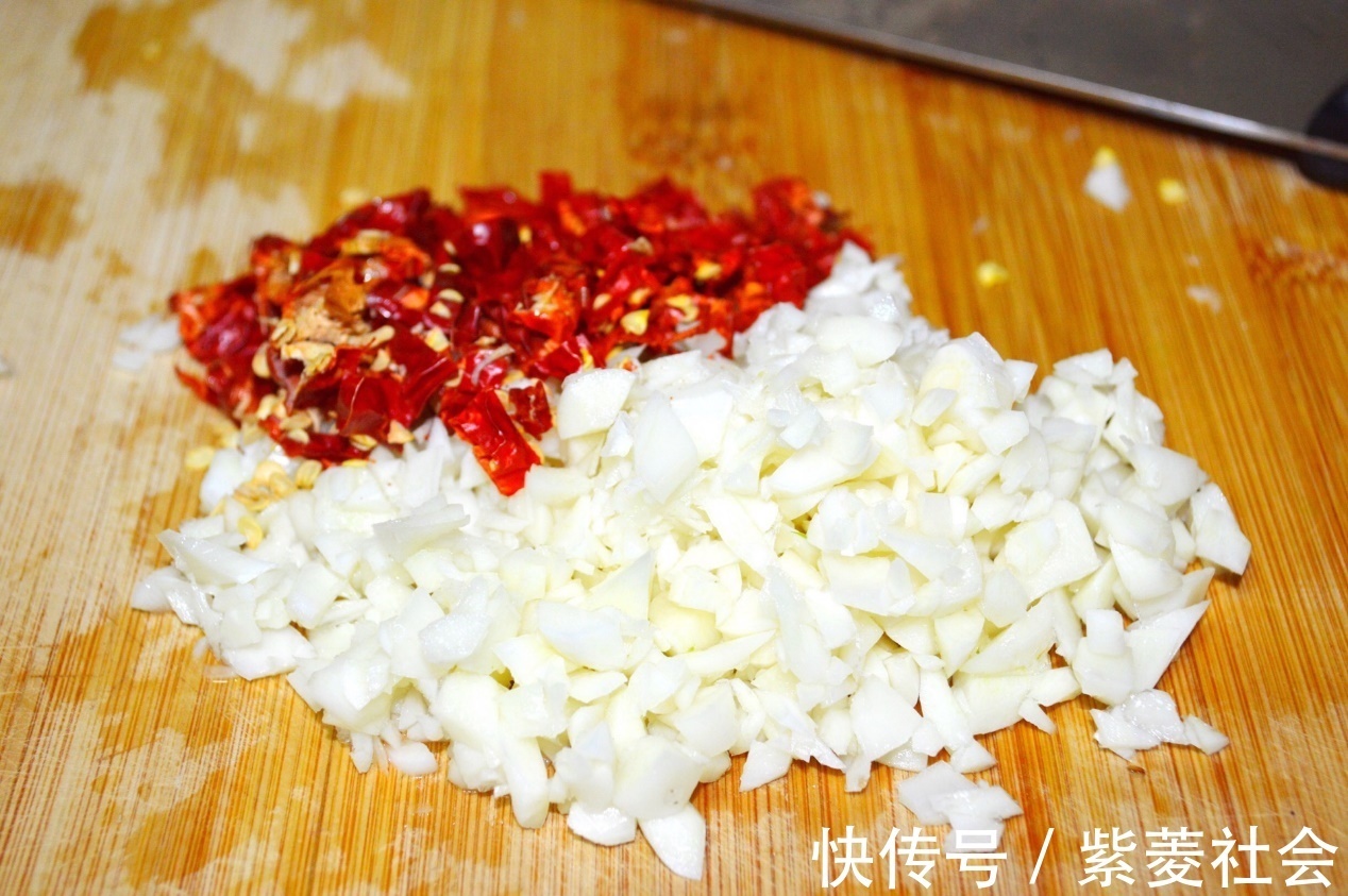 下饭|豆角口感清脆,搭配蒜末清炒,特别下饭