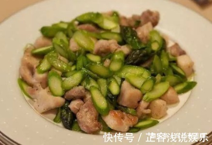 芦笋炒鸡丁|清爽不油腻养眼养胃,补充蛋白质和维生素,孩子常吃身体好