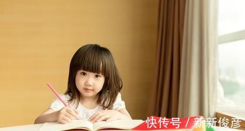 老师|9岁男孩写“印刷体”,网友怒赞当代王羲之,老师却说:影响成绩