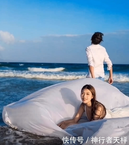 新娘|新娘拍婚纱照,不料被海水现场卸妆,成片离奇的惊艳