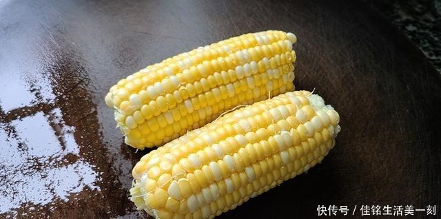 试一下|香喷喷的椒盐玉米,下酒下饭都不错,做法简单又美味,值得一吃