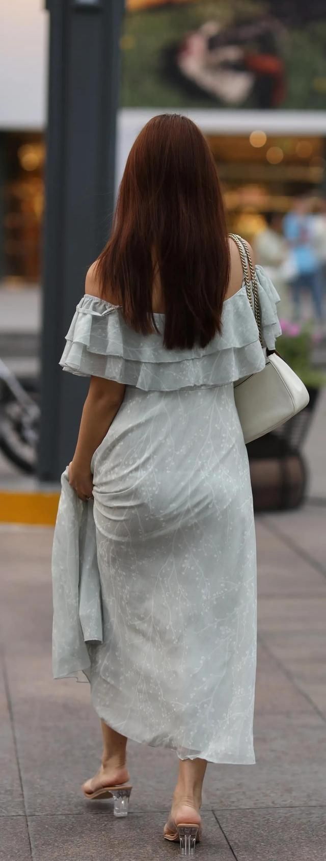 裙子 洋气精致的连衣裙穿搭十分衬气质,展示美好身材,时尚多姿
