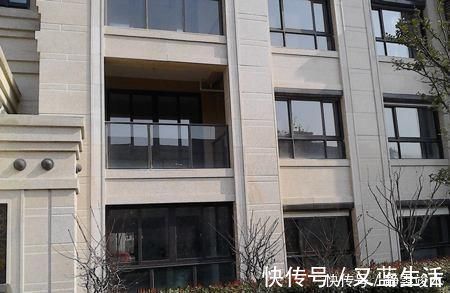 售楼人员|为什么有钱人都爱买一楼房子?一听售楼人员的话,才知我家错过了