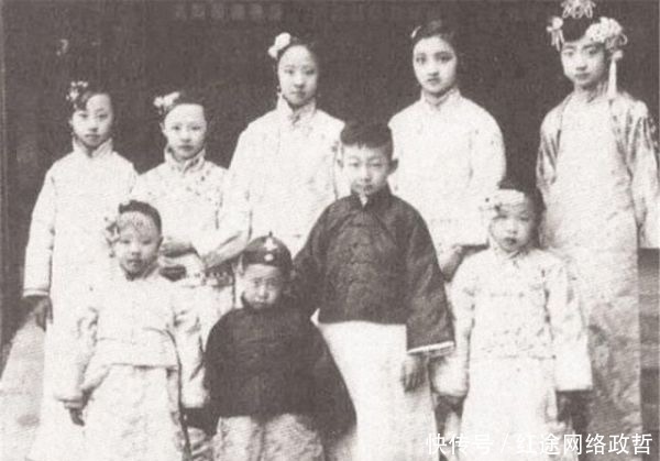 年轻|溥仪年轻时候全家福,男的气质高贵,女的倾国倾城