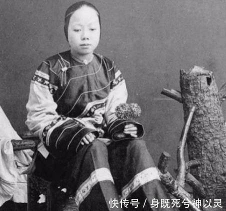 霸气|清末历史老照片贵族衣着霸气,穷人衣不蔽体,图6看着让人愤怒