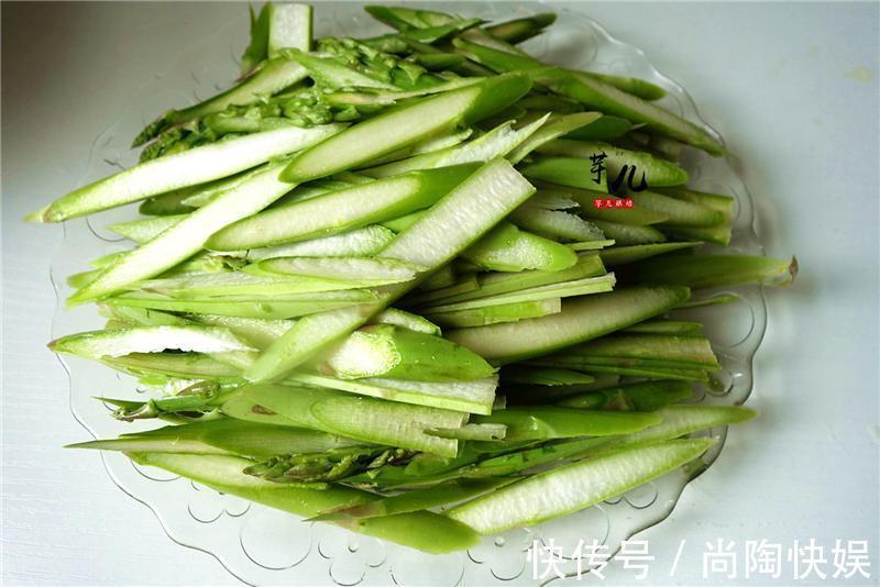 炒芦笋,直接下锅就错了!多加这一步,脆嫩爽口,超级下饭更下酒