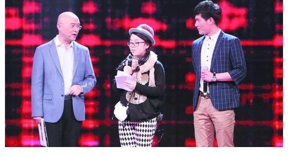 幸福|他上非誠(chéng)勿擾就遭24燈全滅，結(jié)果卻把女導(dǎo)演抱走，今兩人幸福甜蜜