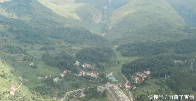 公路|贵州此公路超有特点，有连续24道弯，风景还美，你敢来这里开车吗！