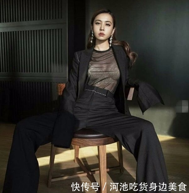 蔡依上半身穿的真前卫,也就你敢了