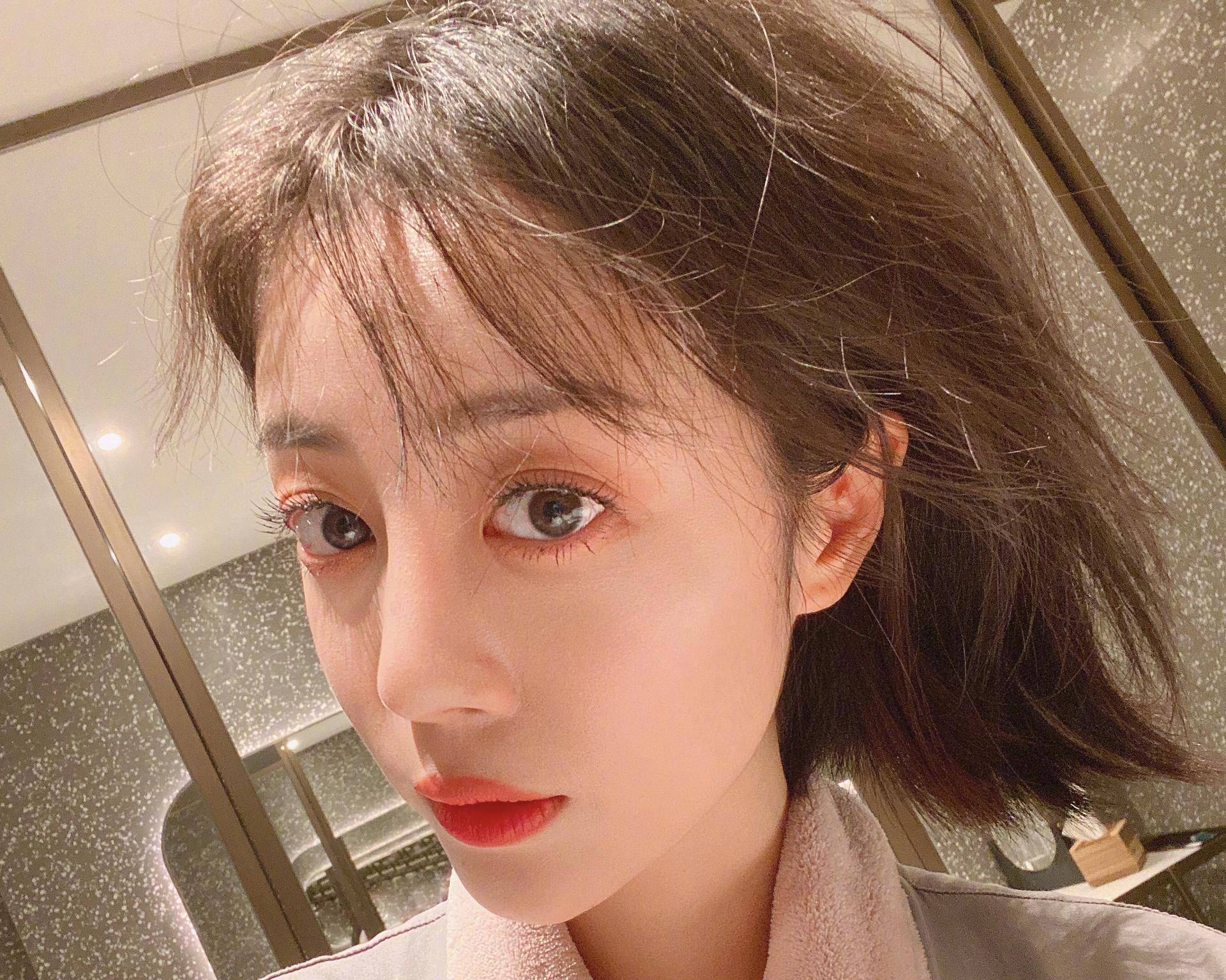 任敏|離開楊冪2年后，她與昔日同事同臺PK，卻被指成“背景板”