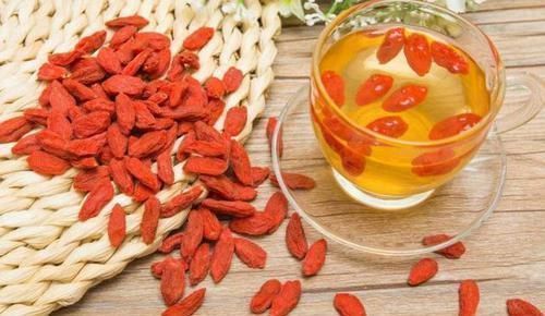 养肝护肝|枸杞加“它”泡水喝,坚持30天,可以排出湿毒,养肝护肝