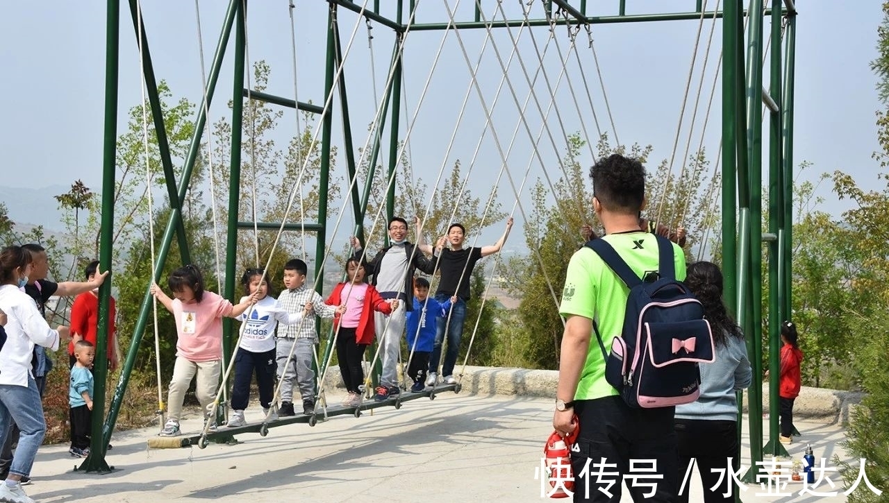 鹿鸣谷|秋高气爽，打卡石崮寨，赏月石崮山，夜游鹿鸣谷！