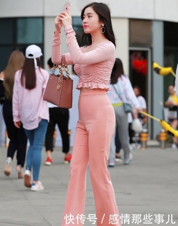 时尚|时尚女生喇叭裤穿搭,休闲雅致又不失浪漫,轻松美出新感觉