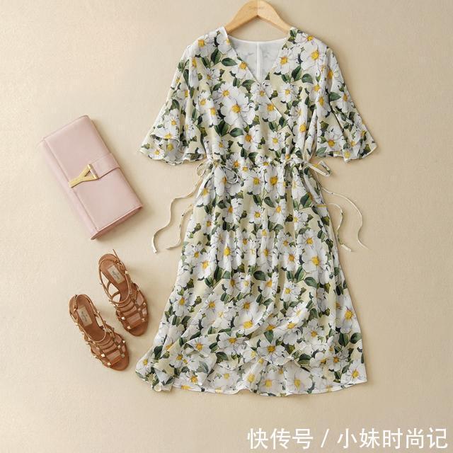 蕾丝|越是好穿舒适的真丝裙,就越是能在炎炎夏日里穿出一股清流的凉爽