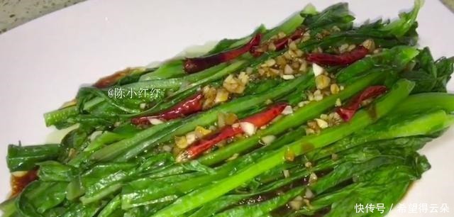 油麦菜不一样的吃法,好吃又简单,清淡爽口,我家经常这样做