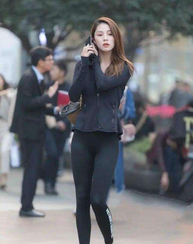 显瘦|打底裤的打扮尽显优雅气息,显得特别乖巧甜美,不受条件限制