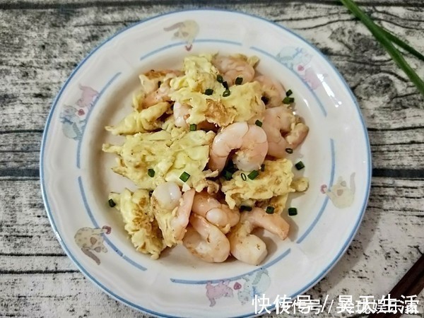 鸡蛋和“它”是绝配,经常吃补钙还不长肉,老人孩子都需要多吃