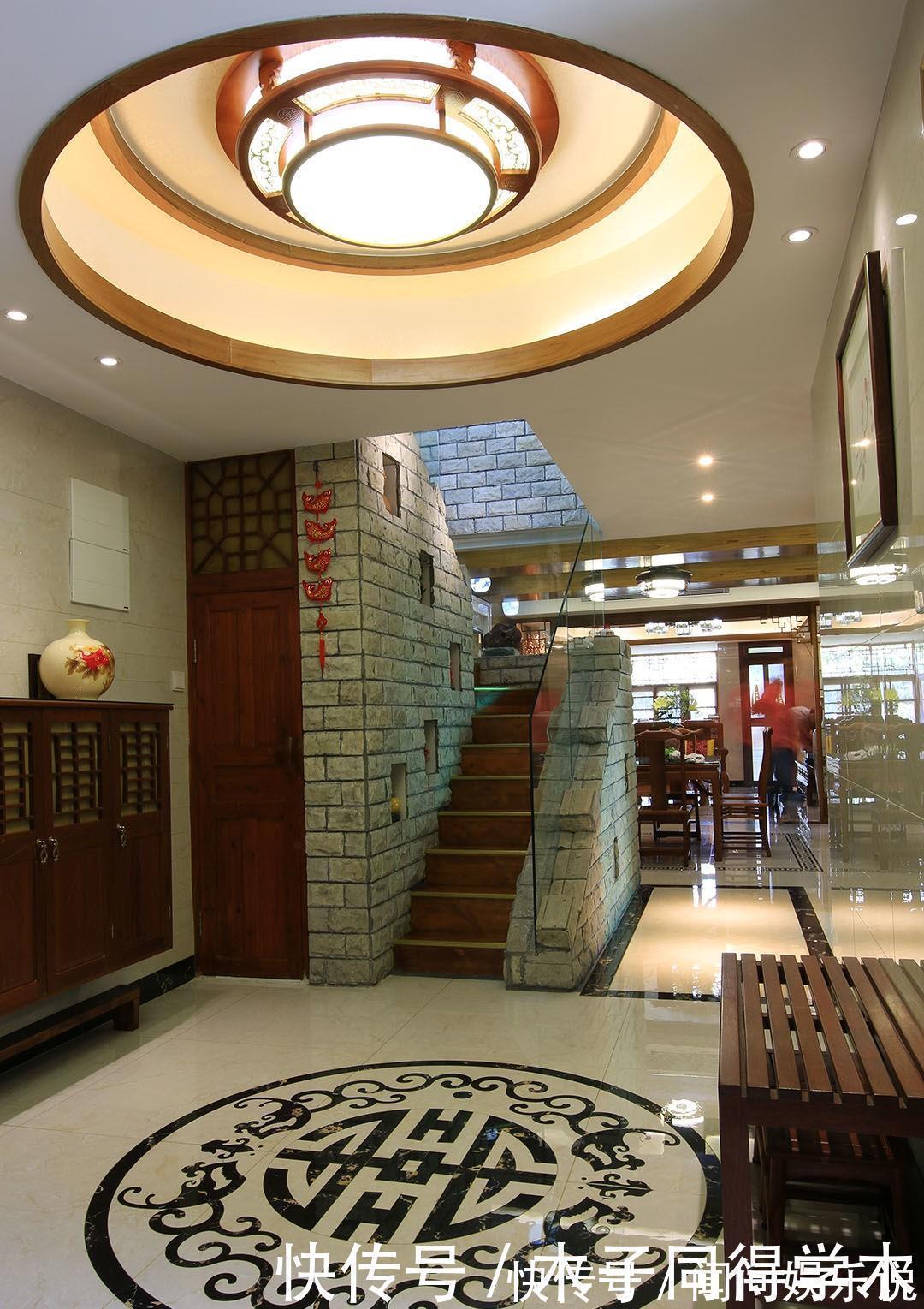 曹文轩|90后小夫妻却偏爱中式装修,去除繁琐设计,书房的设计更为独特!