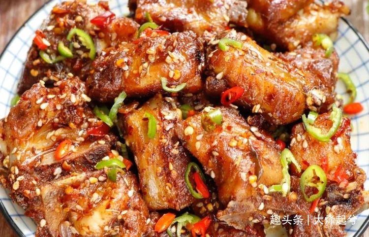 饭店的干锅排骨为啥那么好吃，大厨教你技巧，简单又实用