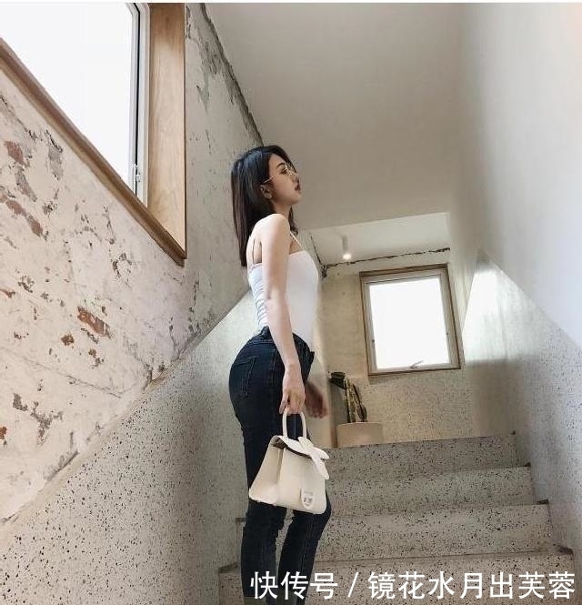 牛仔裤凸显女性气质,穿出特有时髦感,展现清新甜美女神范!