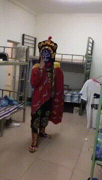 |搞笑GIF段子:这个幸福好沉重,抱是抱不走了!