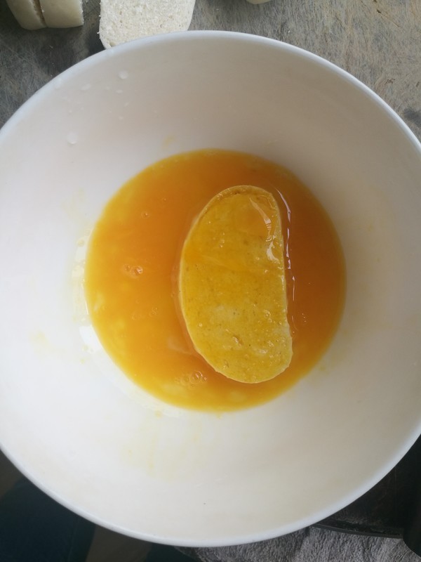 煎馒头片直接下锅不对，蘸水也不对，教你这样做，又香又脆不吸油