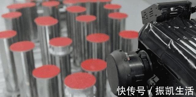 j腾讯机器狗首次曝光!脚踩梅花桩,功夫很到家