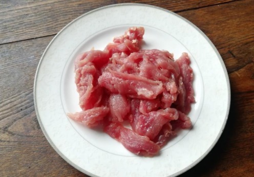 这个家常菜在我家非常受欢迎,皮薄汁多,肉质滑嫩