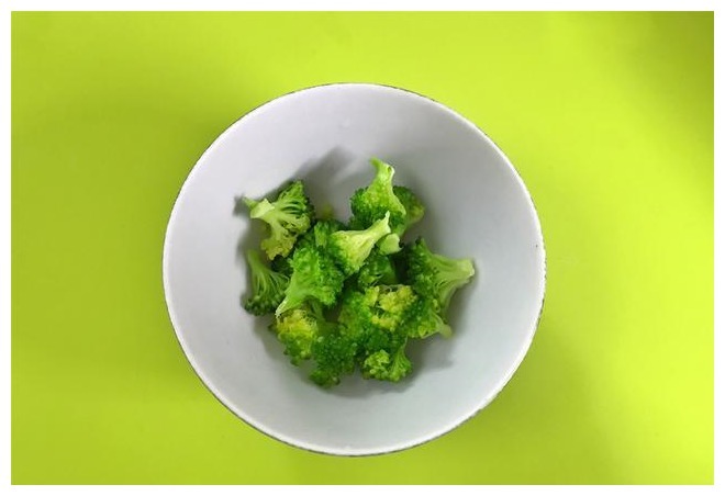 1盒豆腐，2个鸡蛋，教你豆腐好吃的做法，不炒不煮，全家都爱吃