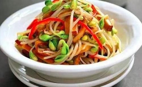 生菜|美食优选：蒜苗炒油豆腐，青椒肉丝，蚝油生菜，豆芽炒香干的做法