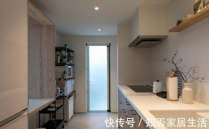 日本设计师的家,果然非同一般,窗台加宽做休闲区,室内窗双面用