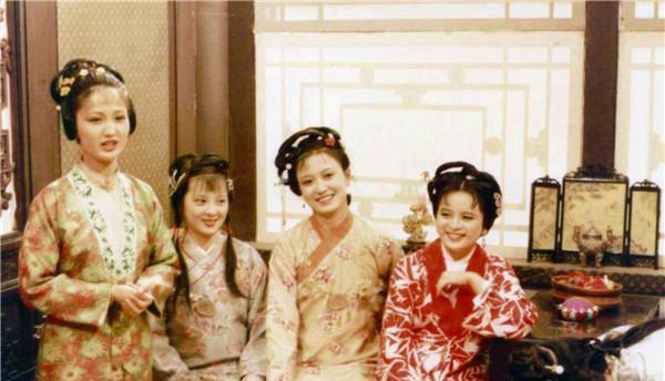 丫环#平儿地位仅次于王熙凤,别做梦了,她还有一个身份,看完令人心痛